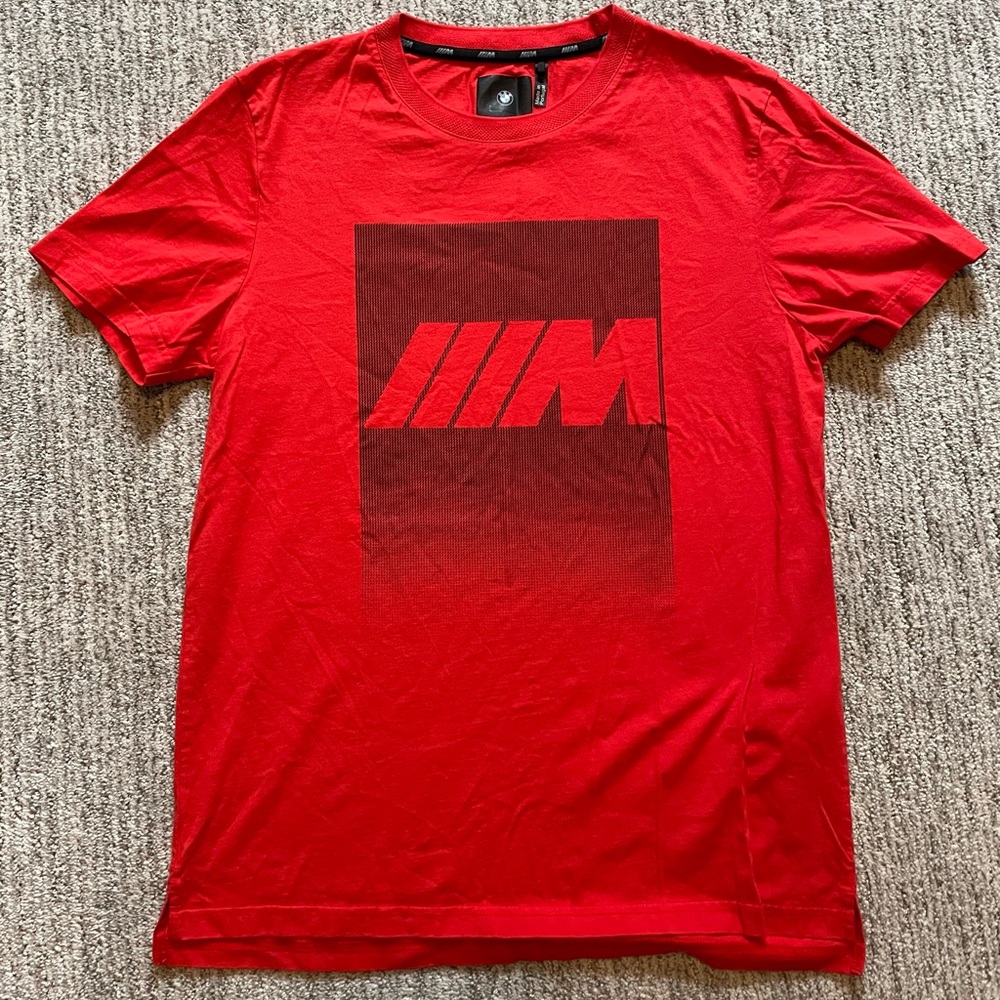 Official BMW merchandise men’s red T-shirt.  Excellent condition.